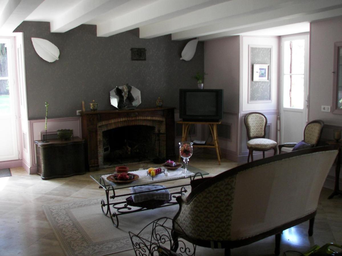 Bed and Breakfast Domaine Du Noble Saint-Jean-de-Thurac Экстерьер фото